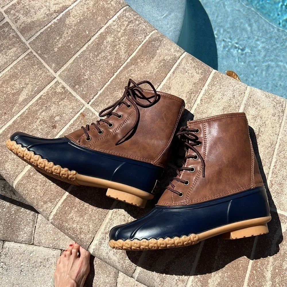 Waterproof Adam Duck Boots Tan leather, blue rubber on bottom Men’s Size 8 NWOT